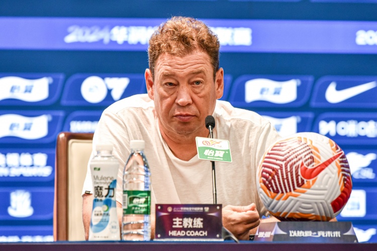 新外援前锋加盟?斯卢茨基回应:不是我负责的范围,耐心等待官宣