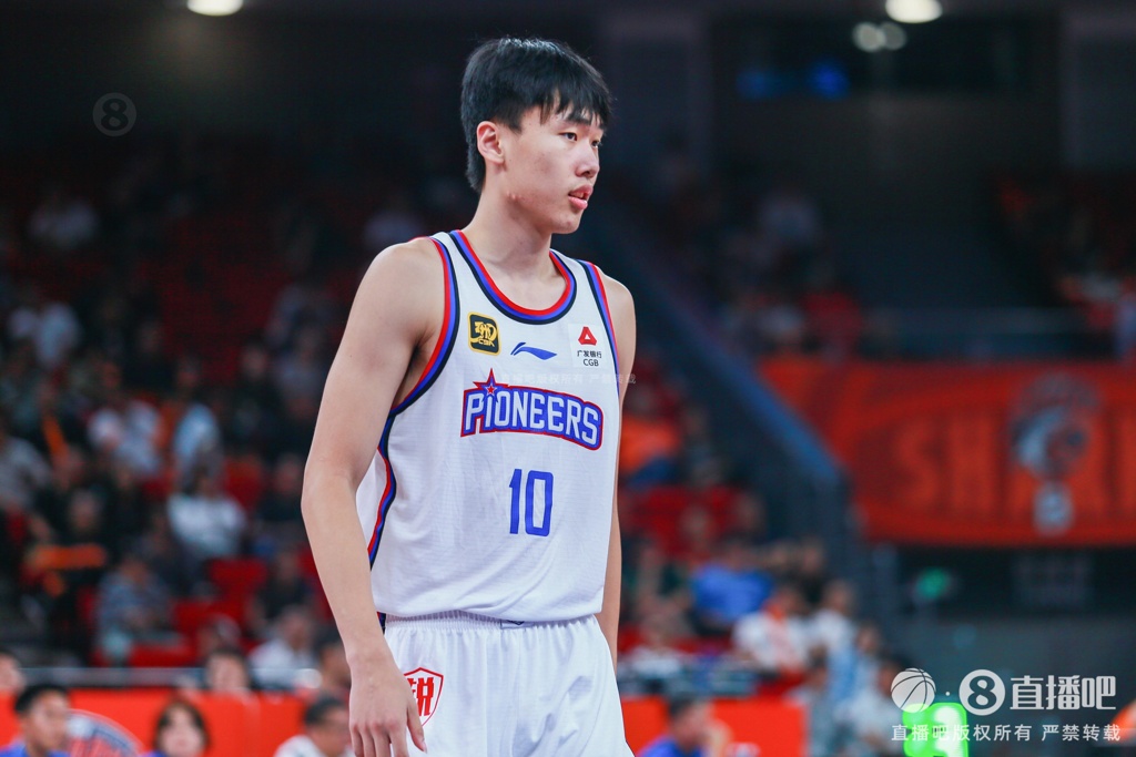 媒体人：很多当打之年球员被抛弃只因性价比不高 只能去海外&退役