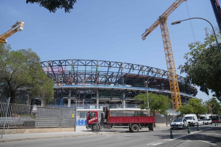 世体：巴萨可能留在临时主场弥补门票收入，预计11月再重返诺坎普