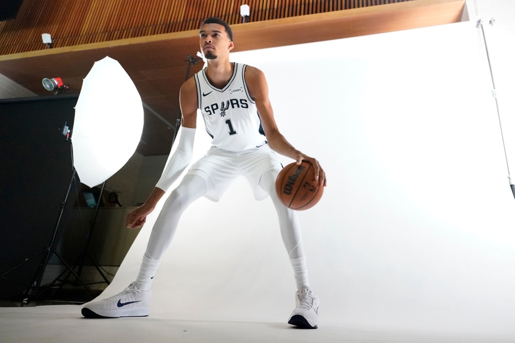 美记：马刺似乎没发挥出文班的潜力 主帅的战术安排也未获认可